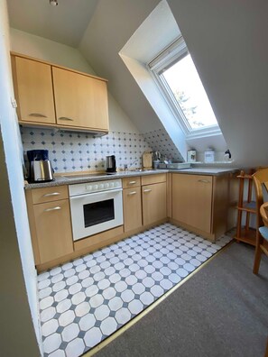 Fridge, oven - App.2, List on Sylt, Germany (List)