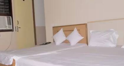 Goroomgo Viren Plaza Agra