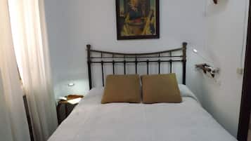 3 slaapkamers, een strijkplank/strijkijzer, wifi (toeslag), beddengoed