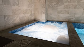 Una piscina techada