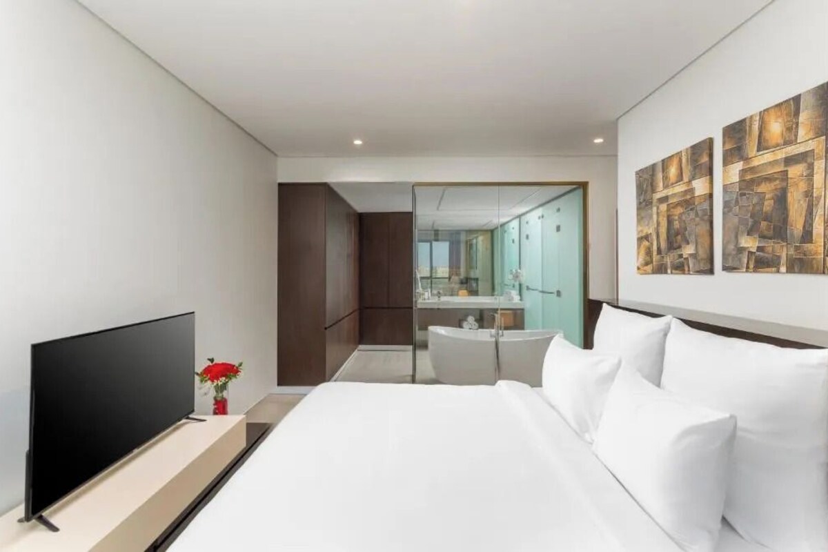 Iron/ironing board, WiFi (free), bed sheets