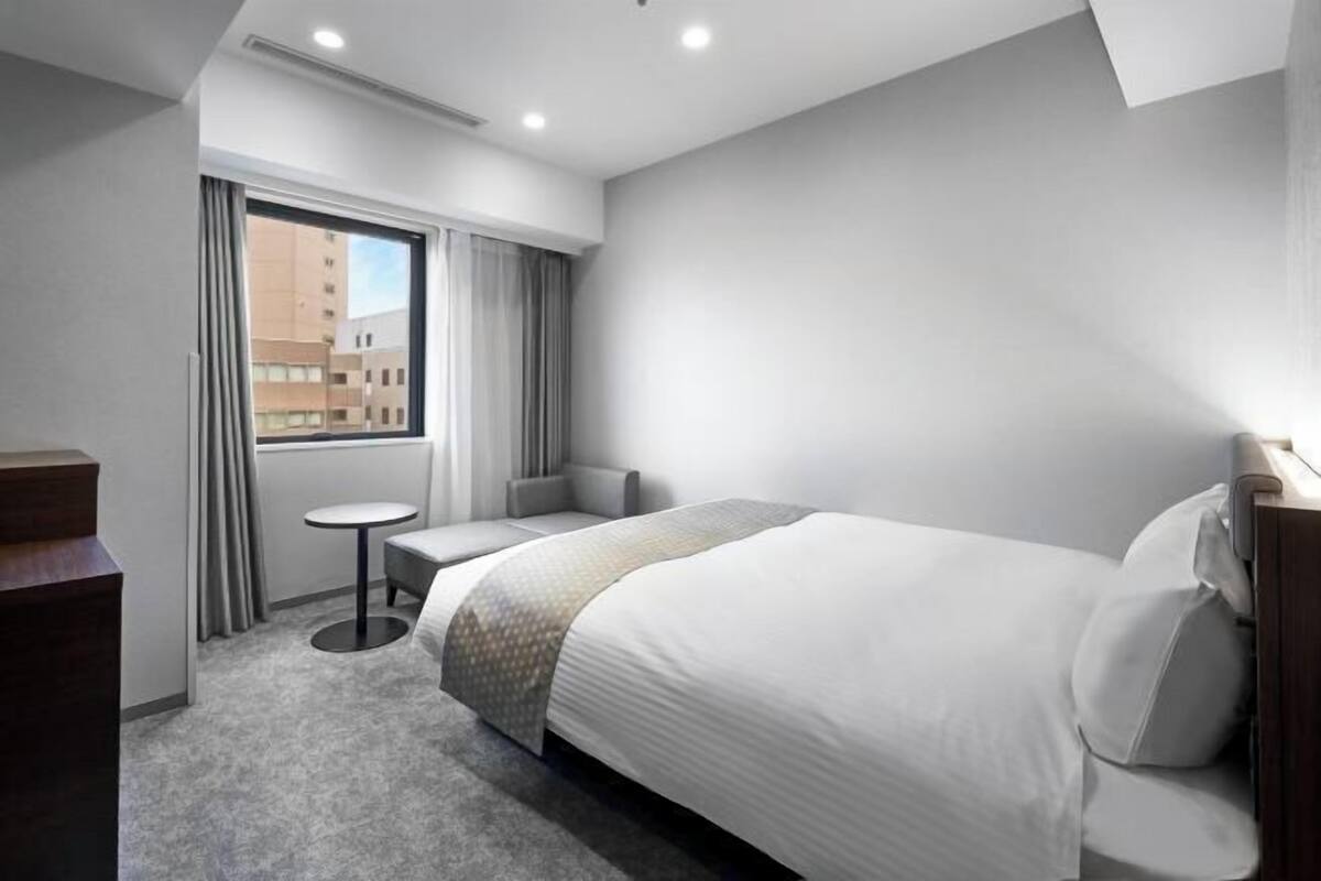 Coffres-forts dans les chambres, bureau, Wi-Fi gratuit, draps fournis