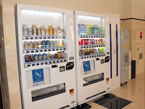 Vending machine - Toyoko Inn Tozai-sen Kiba-eki (Tokyo)