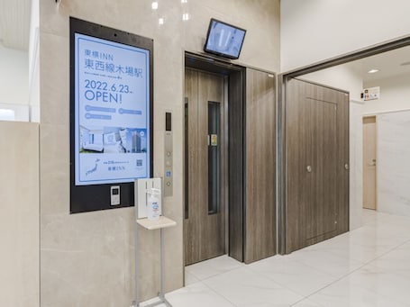 Lift. Toyoko Inn Tozai-sen Kiba-eki