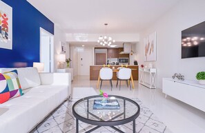 LED TV, streaming services, offices - MVR - High-End Condo with Miami Views (Miami)