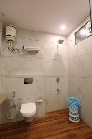Ducha, artículos de tocador gratuitos, toallas