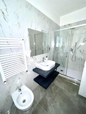 Double or Twin Room | Bathroom | Shower, hair dryer, towels - HOTEL PORTO DI ROMA (Civitavecchia)