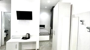 Memory foam beds, minibar, desk, WiFi (free) - HOTEL PORTO DI ROMA (Civitavecchia)