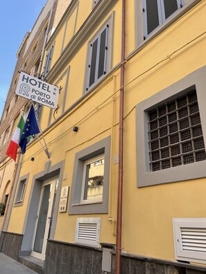 Front of property - HOTEL PORTO DI ROMA (Civitavecchia)