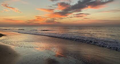 Beautiful Marsh & Golf view. Walking distance to the beach & Conference Center.