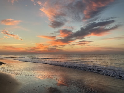 Beautiful Marsh & Golf view. Walking distance to the beach & Conference Center.