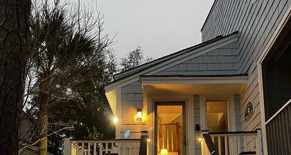 Beautiful Marsh & Golf view. Walking distance to the beach & Conference Center.