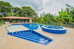 Outdoor pool - Sol y Luna Country House in Quindo (Quimbaya)