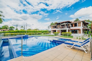 Outdoor pool - Sol y Luna Country House in Quindo (Quimbaya)
