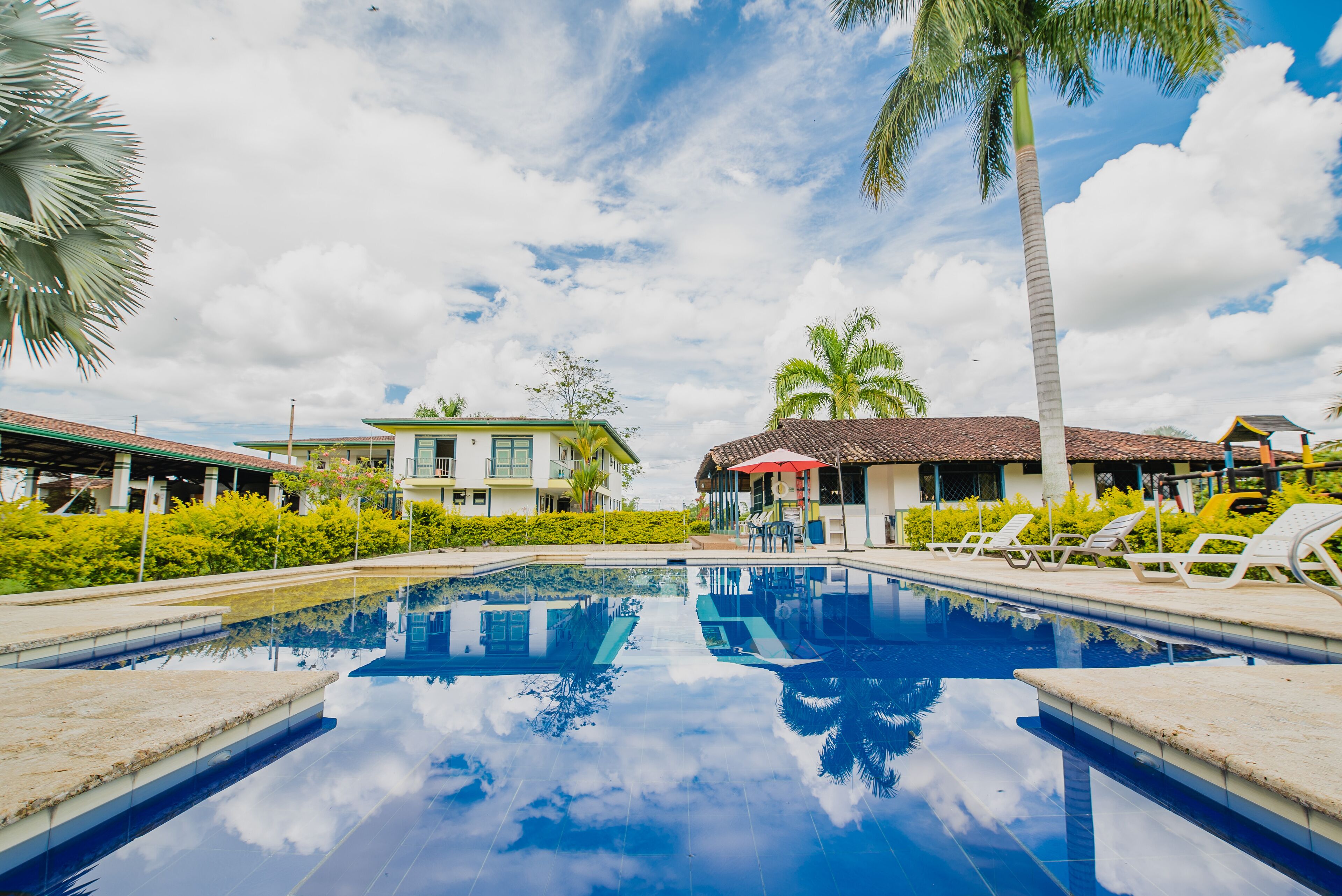 Una piscina cubierta