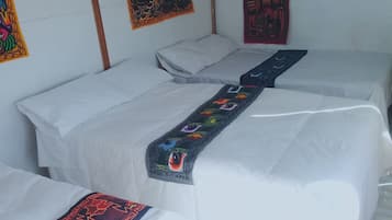 Dormitorio compartido, 4 habitaciones, patio, vista al jardín | 4 habitaciones