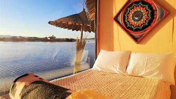 1 bedroom, bed sheets