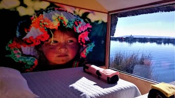 1 bedroom, bed sheets