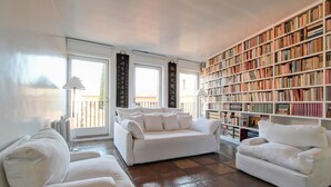 Condo, 1 Bedroom | Lounge - Luxury Art Apartment In Trastevere With Terrace (Rome)