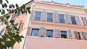 Condo, 1 Bedroom | Property entrance - Luxury Art Apartment In Trastevere With Terrace (Rome)