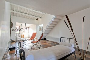 Living room - Luxury Art Apartment In Trastevere With Terrace (Rome)