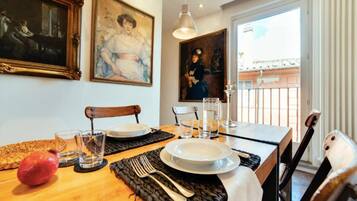 Kondominium, 1 kamar tidur | Tempat makan