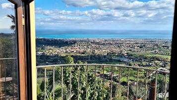 Villa, 4 Bedrooms, Smoking, Private Pool | Property grounds