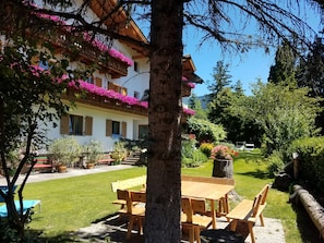 Maison, 2 chambres, accessible aux personnes à mobilité réduite, balcon | Restauration extérieure