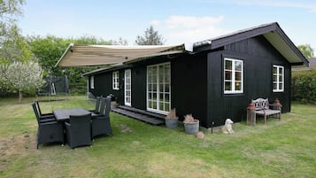 Hus - 3 sovrum - utsikt mot trädgården | Boendets ingång
