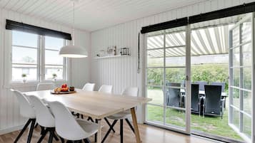 House, 3 Bedrooms, Garden View | Dining