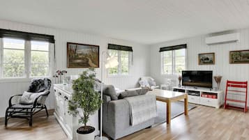 House, 3 Bedrooms, Garden View | Living room