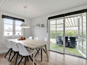 House, 3 Bedrooms, Garden View | Dining - 🌞 Big Renovated Cottage With Soul and Love 🌞 (Kirke Hyllinge)