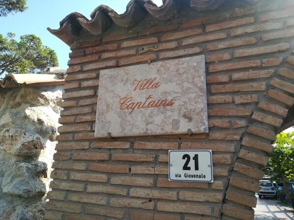 Entrada al alojamiento