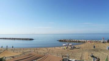 Villa, 4 Bedrooms, Balcony, Pool View | Pantai