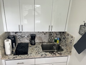 Studio, 1 Bedroom, Balcony | Private kitchen - 💎stylish Studio Apartment By Miami Airport (Miami)
