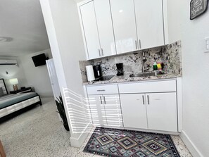 Estudio, 1 habitación, balcón | Interior
