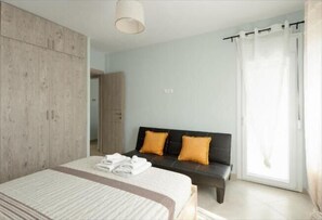 2 bedrooms, iron/ironing board, bed sheets