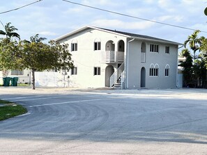 Apartment, 2 Bedrooms, Terrace, City View | Exterior - 💎💎stylish 2 Bedrooms Apartment By Miami Airport (Miami)