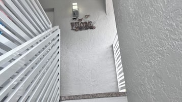 Apartamento, 2 quartos, terraço, vista para a cidade | Fachada da propriedade