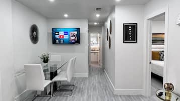 Apartamento, 2 quartos, terraço, vista para a cidade | Sala de estar