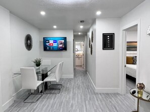 Apartment, 2 Bedrooms, Terrace, City View | Living room