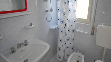 Villa, 2 Bedrooms, Garden View | Bathroom