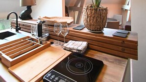 Apartment, 4 Bedrooms | Private kitchen | Coffee/tea maker, microwave, electric kettle, dining table - Up too 8- 10 Persons Stay in Antwerp (Antwerp)
