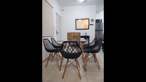 Condo, 2 habitaciones, patio, vista al jardín | Restaurantes