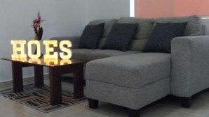 Condo, 2 phòng ngủ, sân hiên, quang cảnh vườn | Khu phòng khách