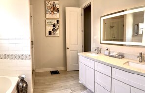 House, 3 Bedrooms, Smoking, Patio | Bathroom | Soap, shampoo