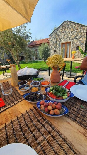 Free daily local cuisine breakfast