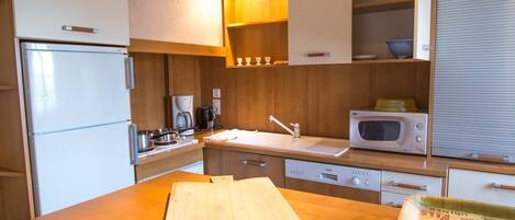 Oven, stovetop, dishwasher, coffee/tea maker