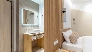 Caja de seguridad en la habitación y cortinas blackout