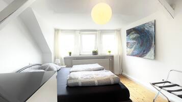 2 bedrooms, desk, WiFi